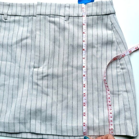NWT Paige Celestial Pinstripes miniskirt Travertine color with stripes Size 8 - Picture 14 of 14